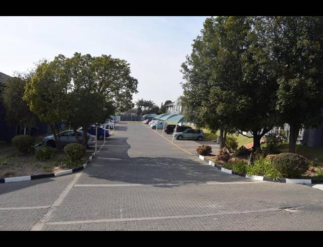 2 BEDROOM TOWNHOUSE FOR SALE IN KEW